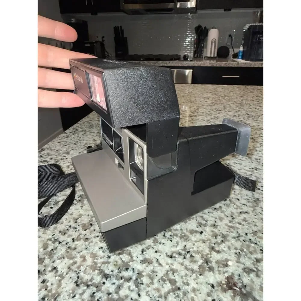 Vintage 1980's Polaroid Sun 600 LMS Light Instant Camera w original instructions
